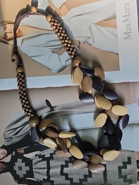 Women's Chumky Beaded Statement Bib Necklace.